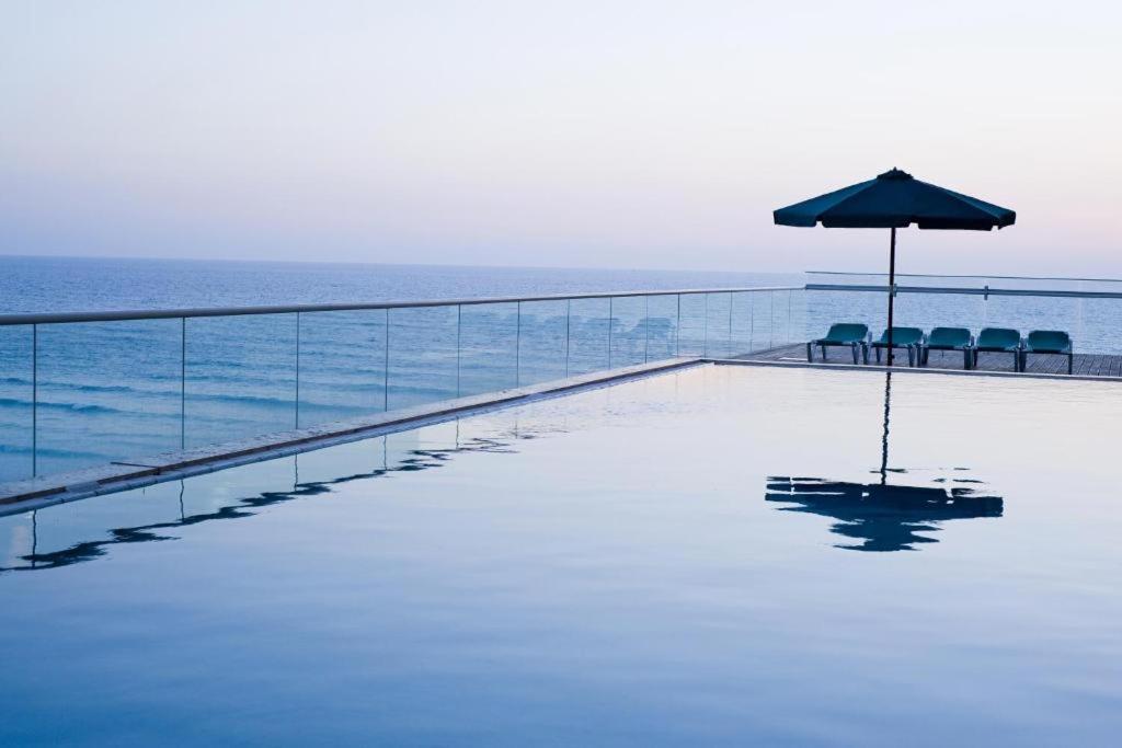 Share Suites Hotel Bat-Yam Bat Yam Exteriör bild